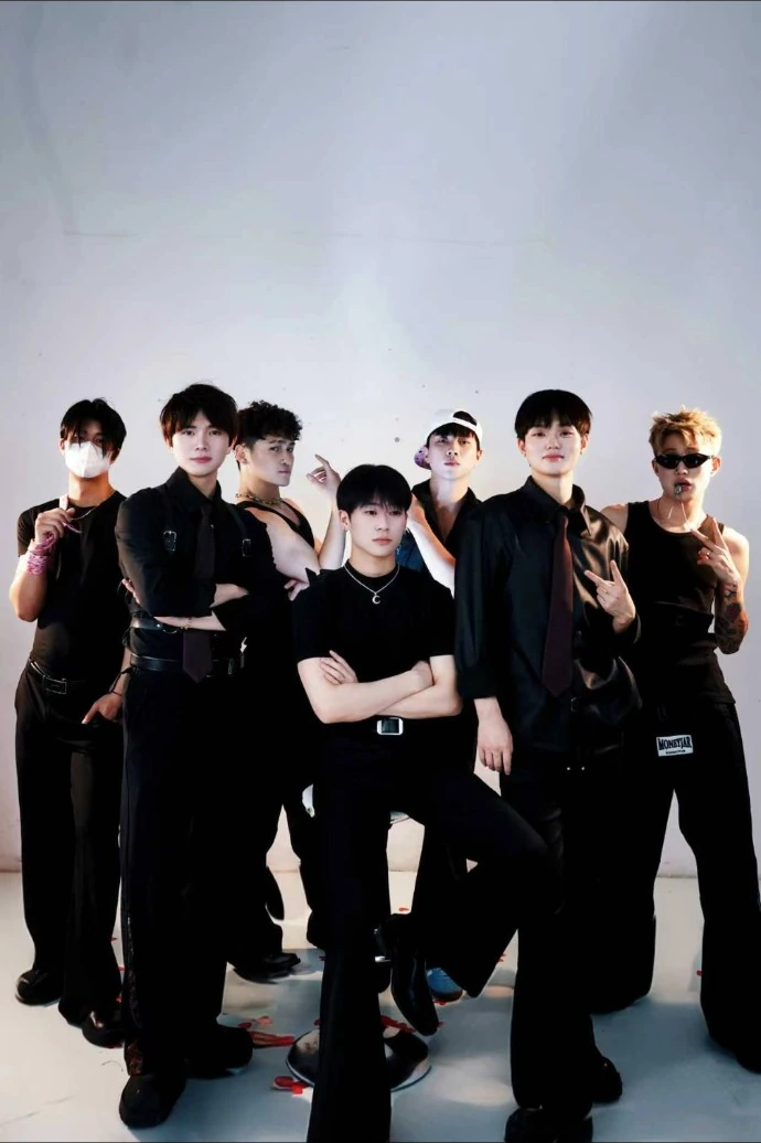 HOT BLINDERS members posing together in coordinated black outfits